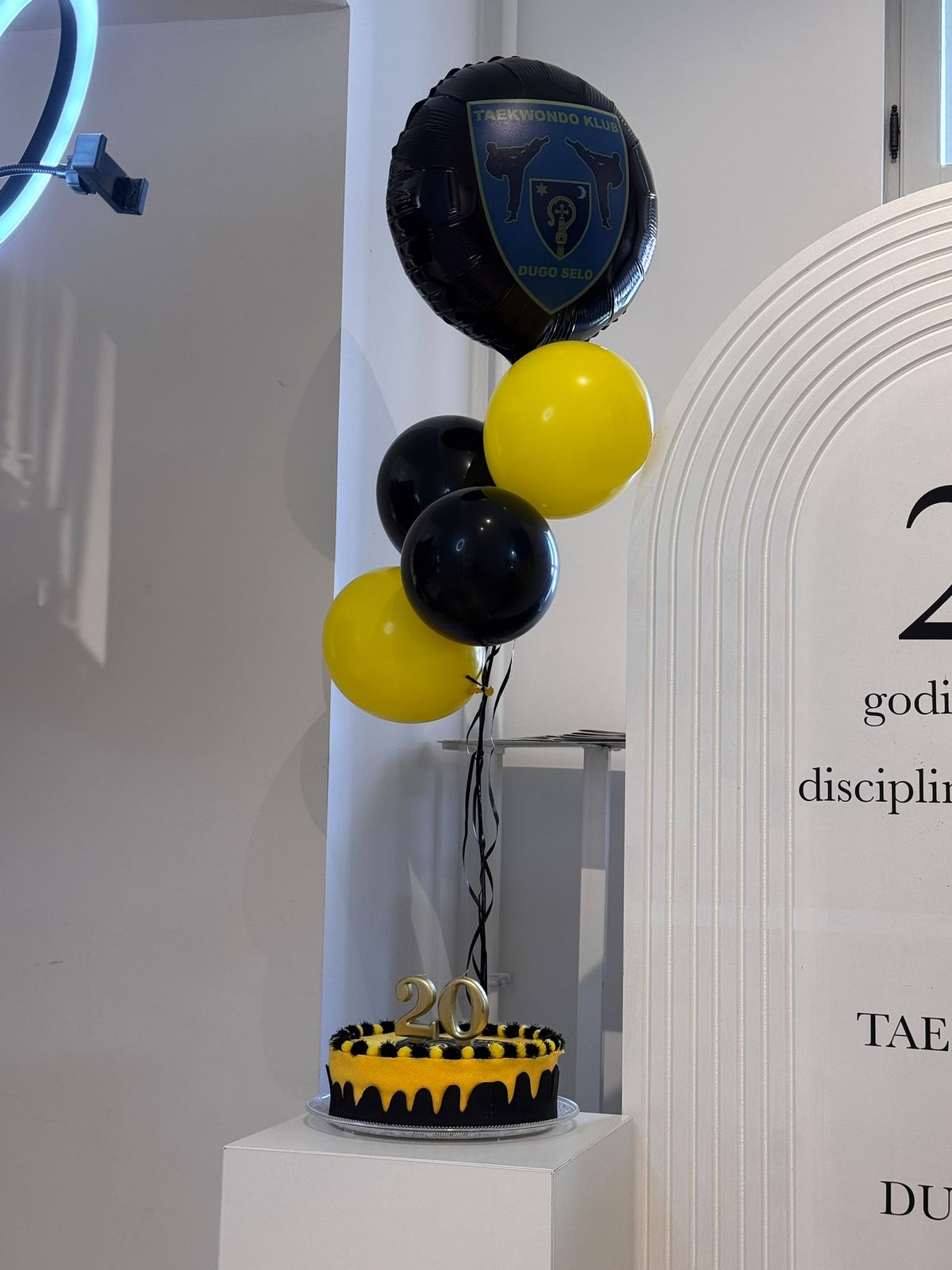 Torta za 20. rođendan kluba