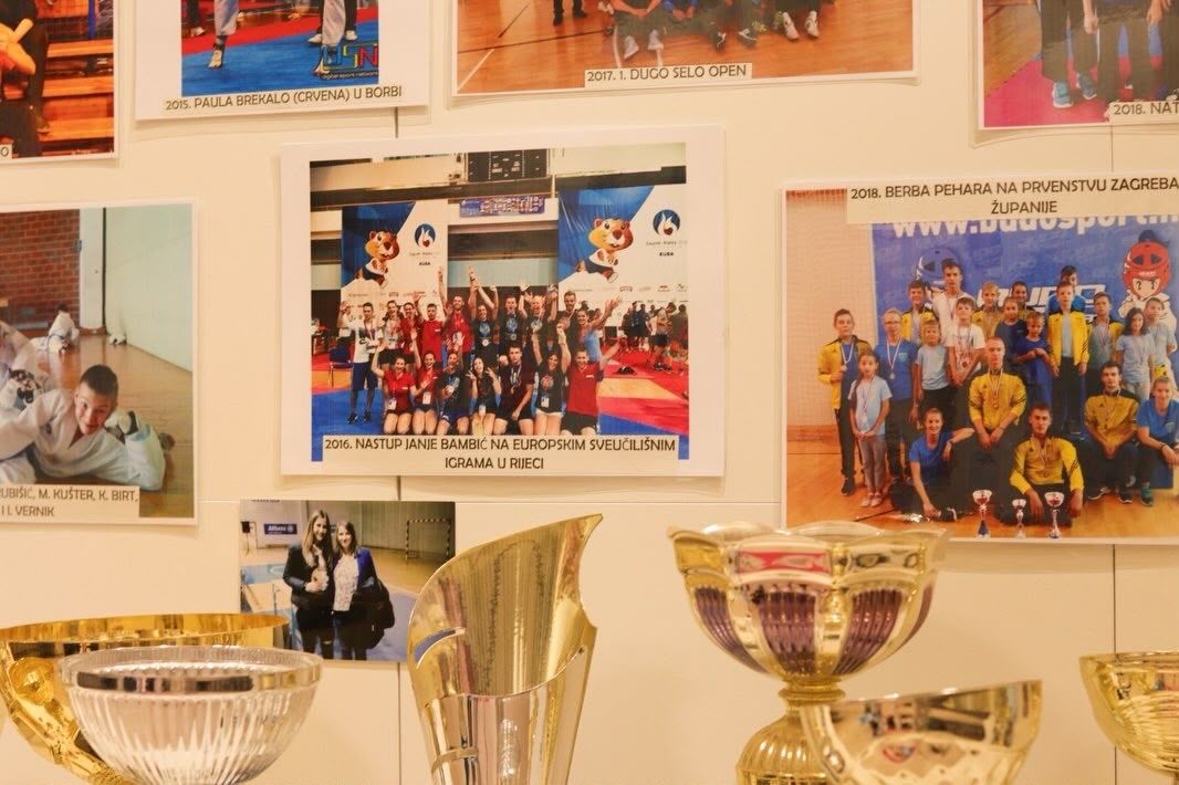 Fotografije i pehari s velikih natjecanja