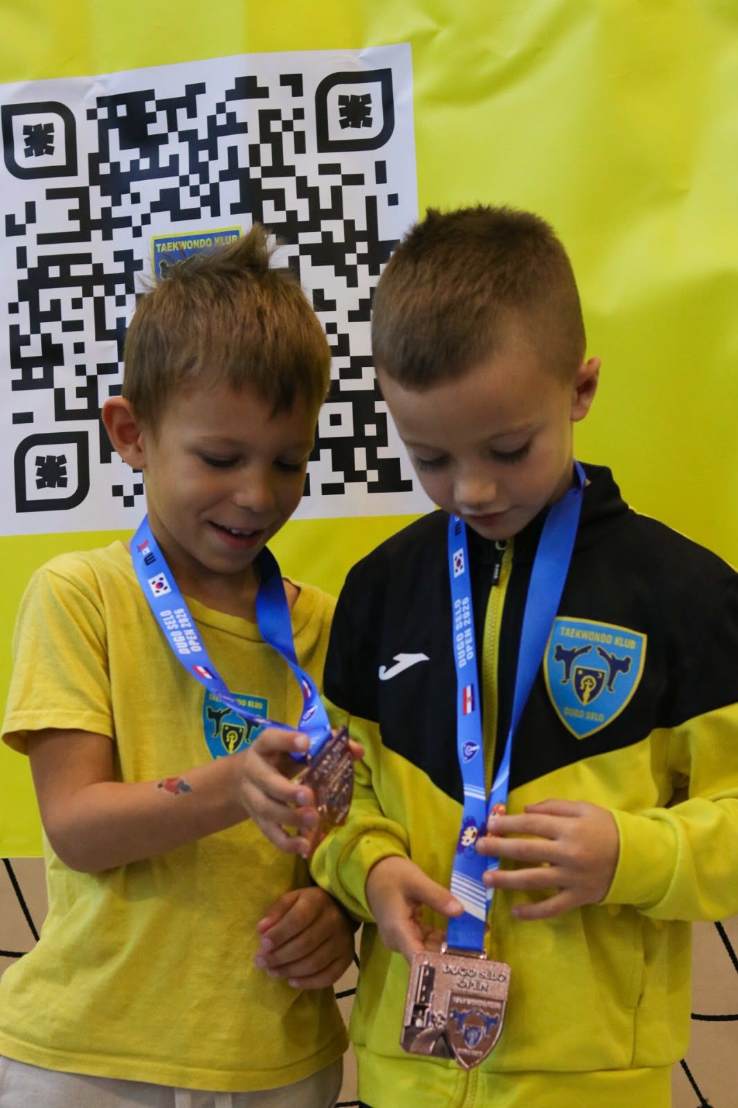 Mladi natjecatelji s osvojenim medaljama