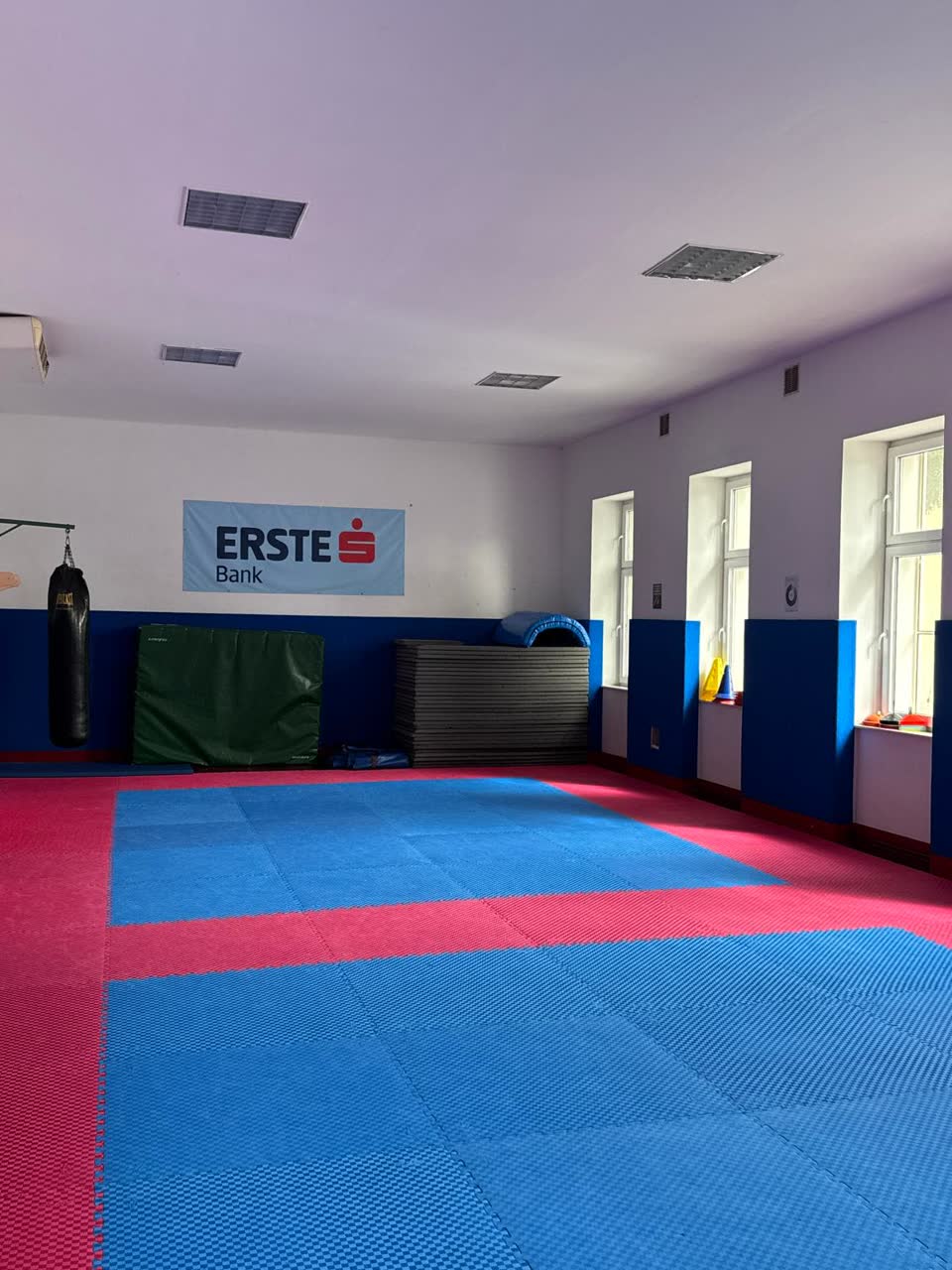 Unutrašnjost dvorane stare škole u Zorićevoj 65