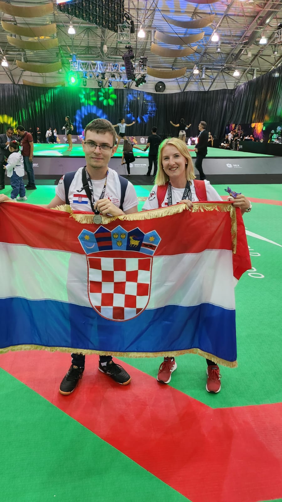 Filip Cimaš s hrvatskom zastavom na Svjetskom prvenstvu u parataekwondou